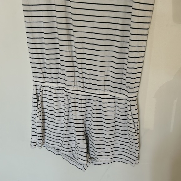 🎈3/$25🎈EUC J. Crew Black & White Striped Romper - Picture 3 of 7